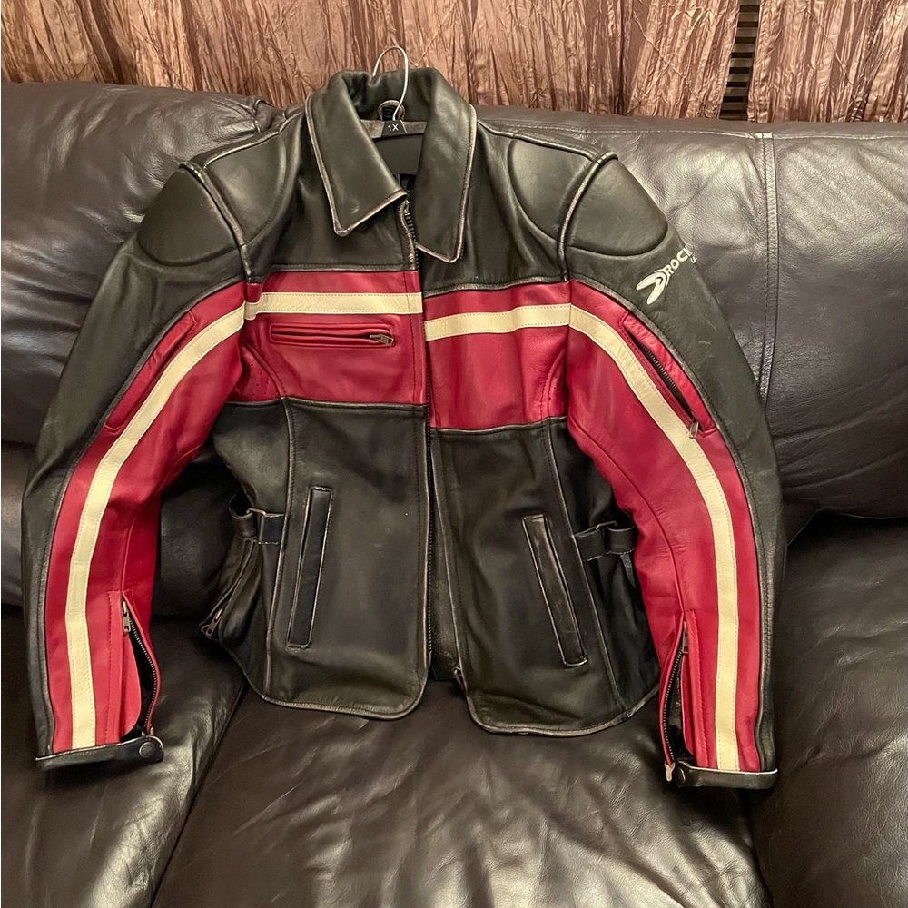 Men’s padded all leather motorcycle jacket with pockets for optional armor.